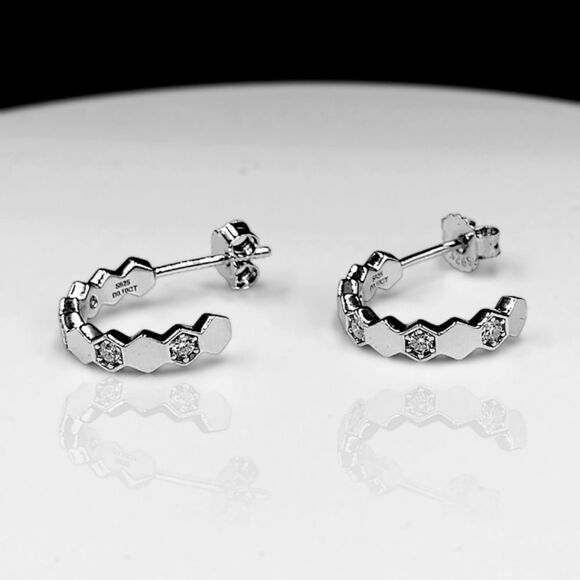 Certified 0.80CT VVS1 Moissanite Luxury Geometric Half Hoop Earrings - Picture 4 of 7